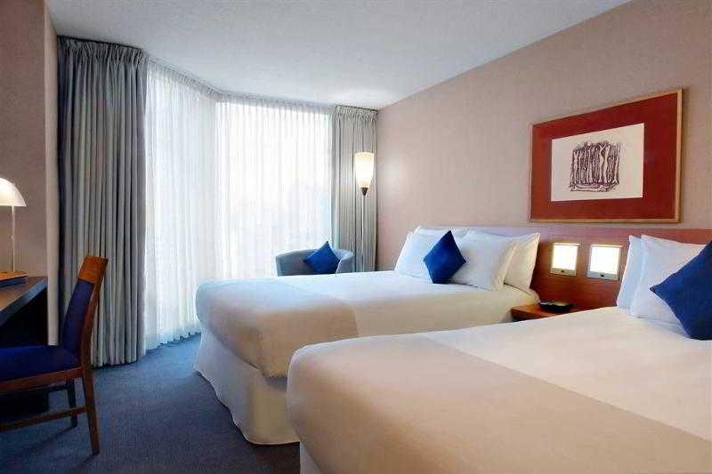 Novotel Toronto North York Екстер'єр фото