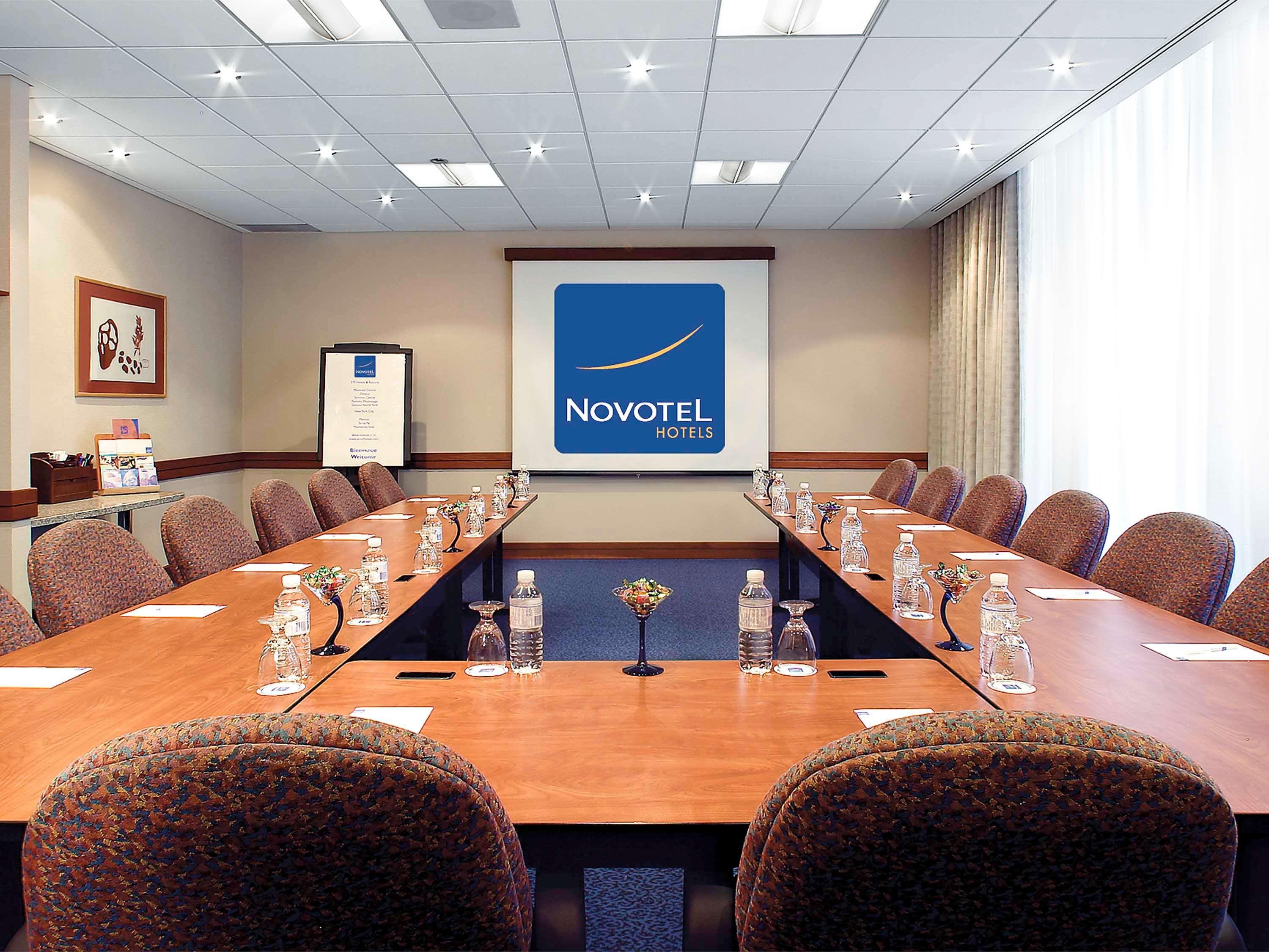 Novotel Toronto North York Екстер'єр фото
