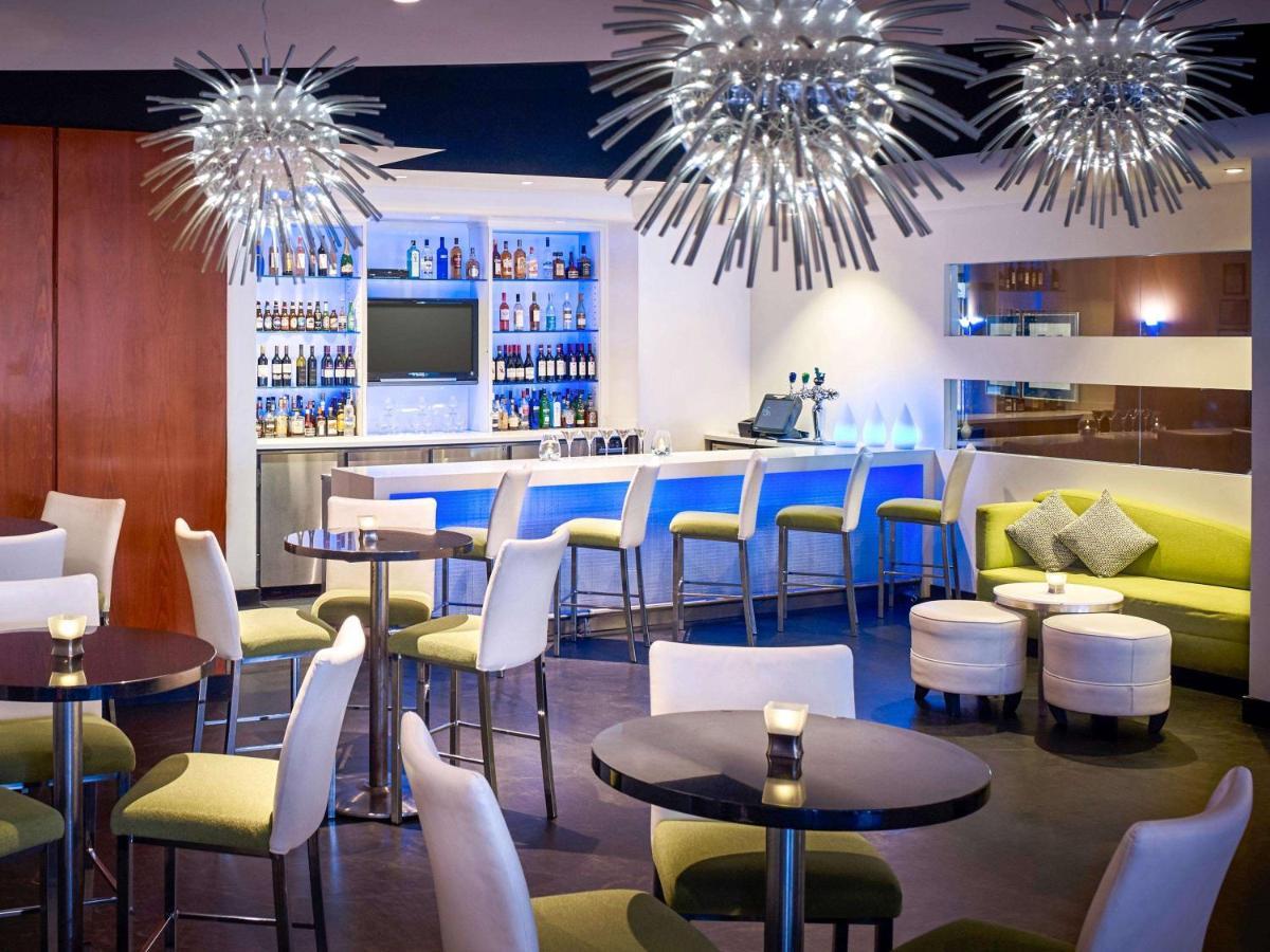 Novotel Toronto North York Екстер'єр фото