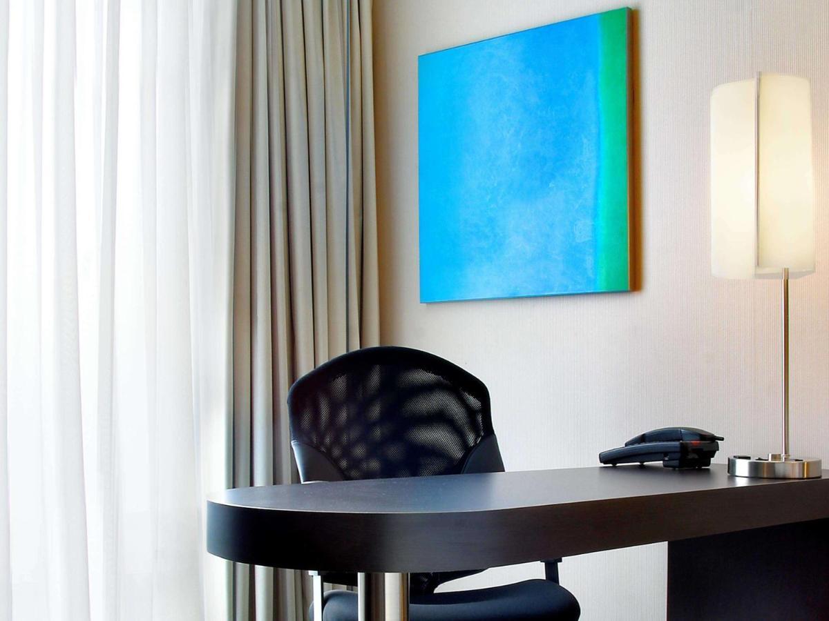 Novotel Toronto North York Екстер'єр фото