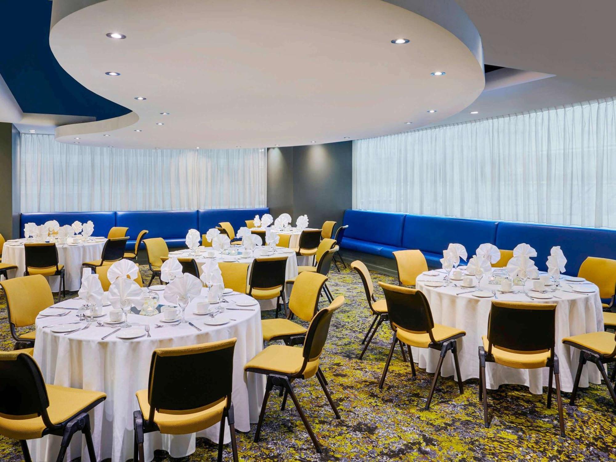 Novotel Toronto North York Екстер'єр фото