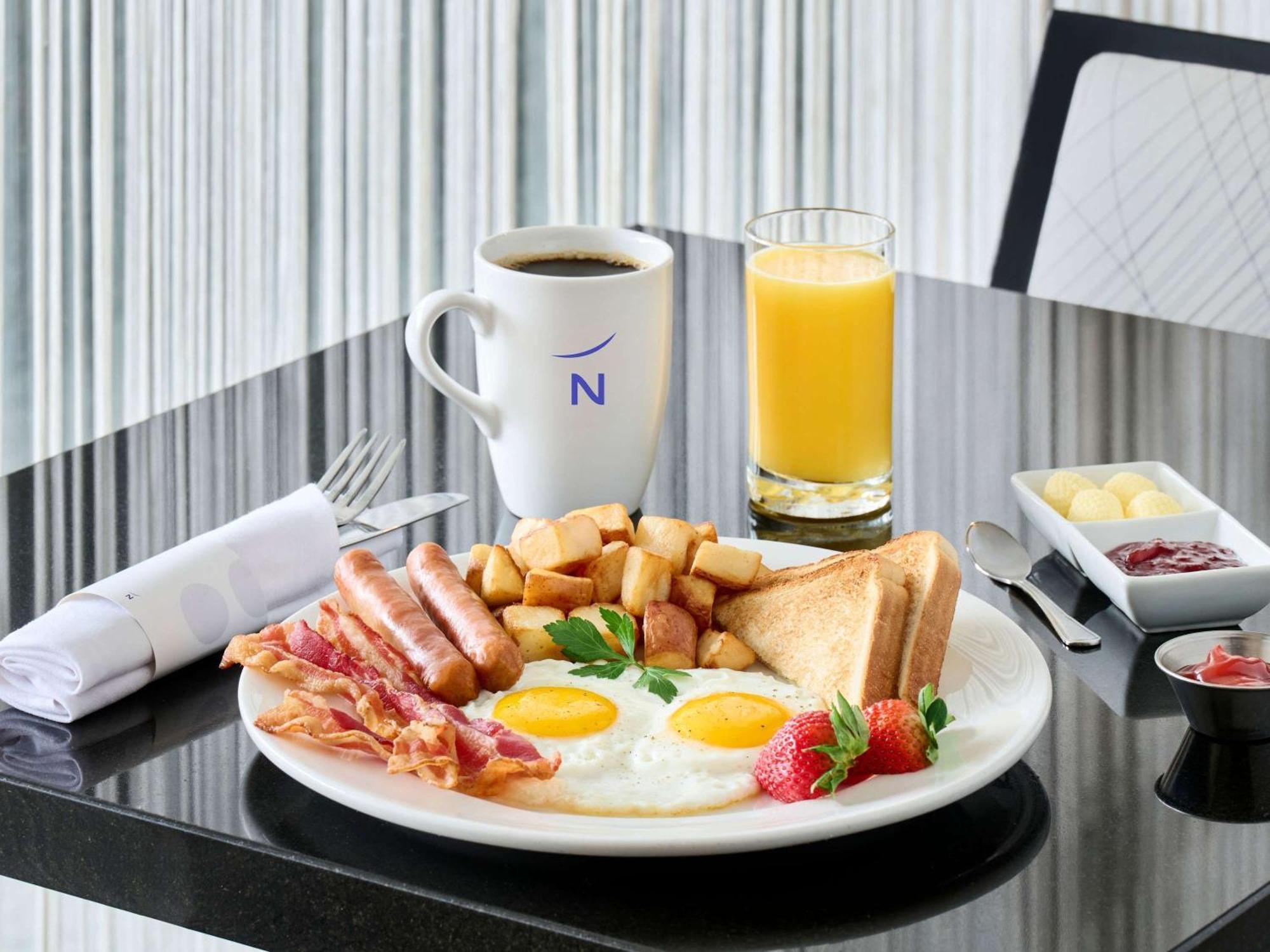 Novotel Toronto North York Екстер'єр фото