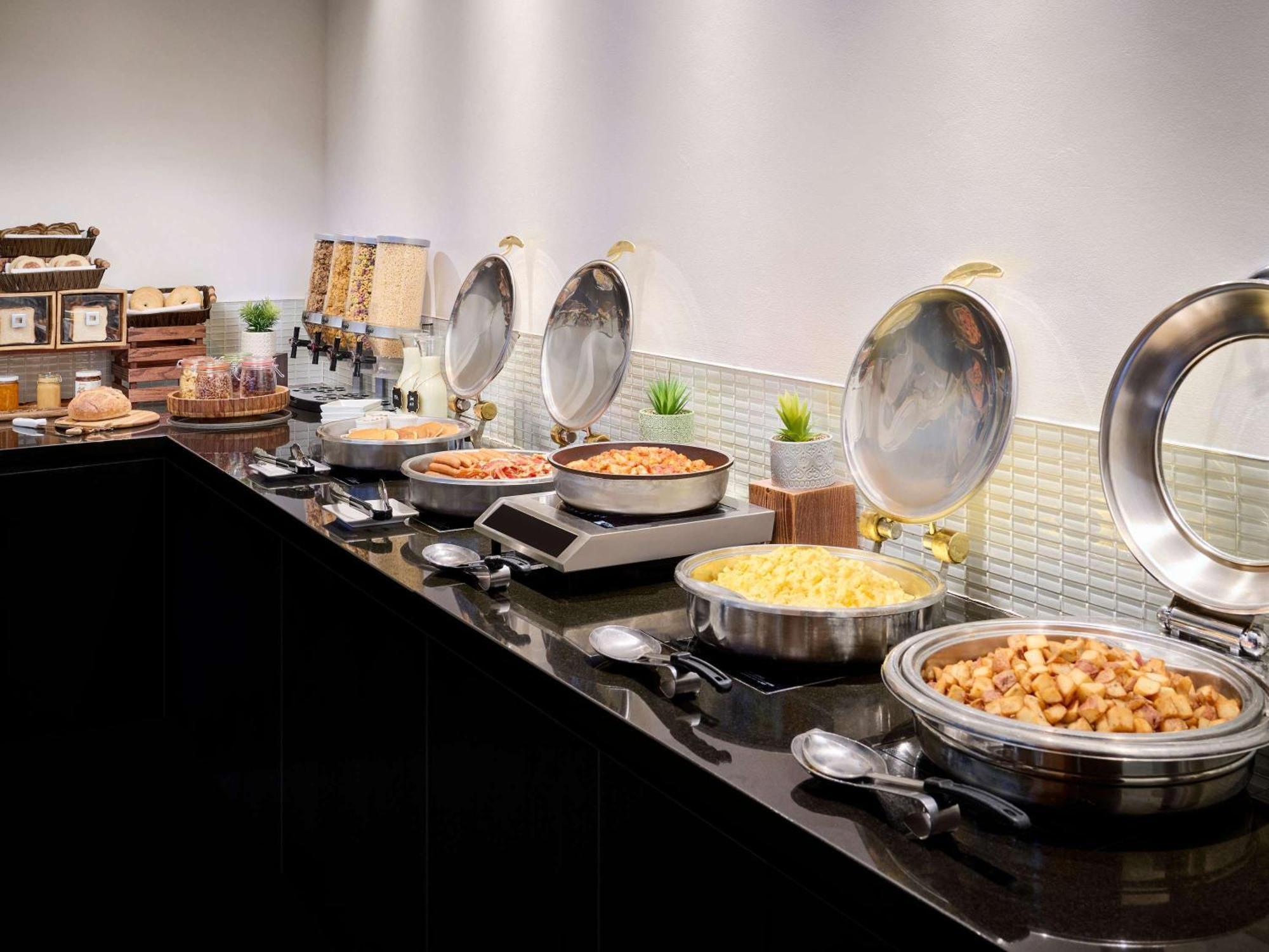 Novotel Toronto North York Екстер'єр фото