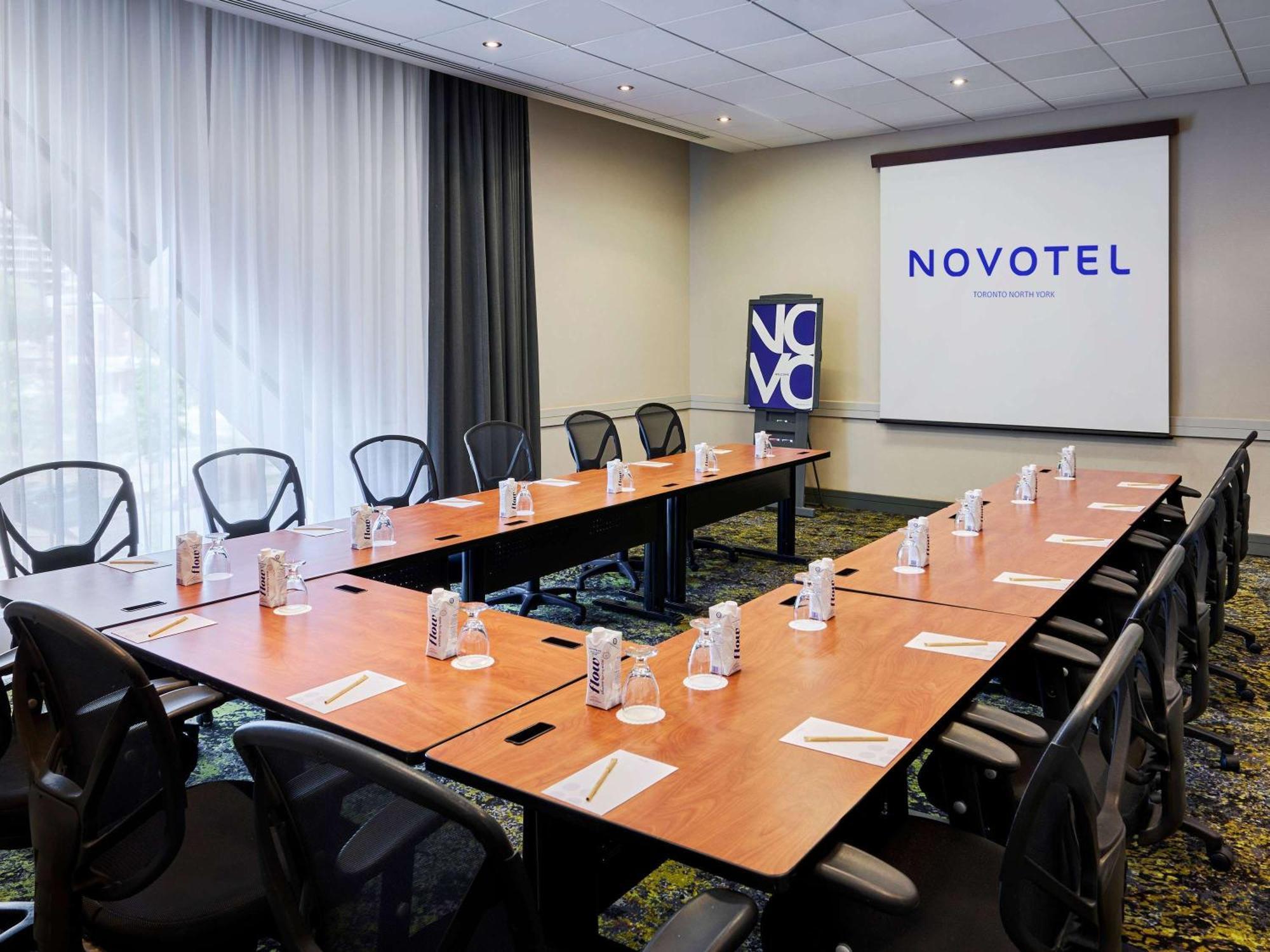 Novotel Toronto North York Екстер'єр фото